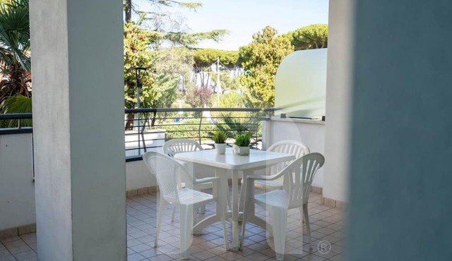 Holiday Rendez Vous 13 - Ground apartment with balcony and side sea view in Pineto