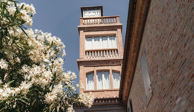 Suite in the tower of a farmhouse with pool, ideal for romantic getaways