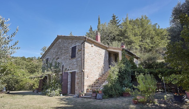Stone house large garden among olive and oak trees, pets allowed in Rotella