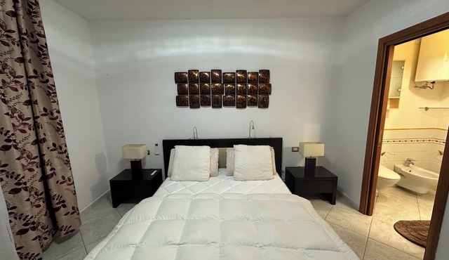 At Anna's charming home, comfort, walking distance to beaches, harbor, attractions