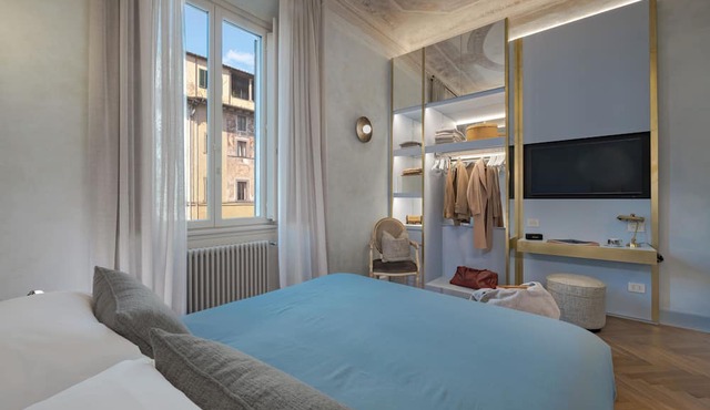 2BR Brand New Premiere Central Location Deluxe Palazzo Monument View in Firenze