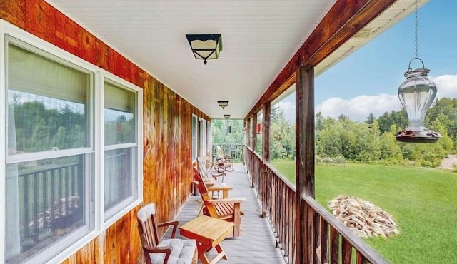Dog-friendly home with huge yard - near swimming hole, snowmobiling in Jefferson