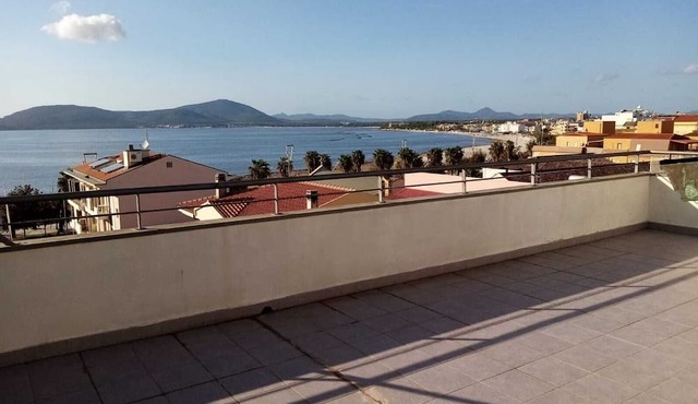 Apartment for 8 people near the beach and city center