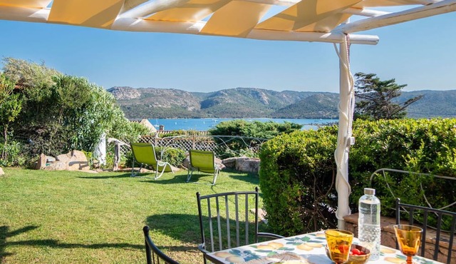 Cosy apartment for 6 guests with WIFI, A/C, TV and patio