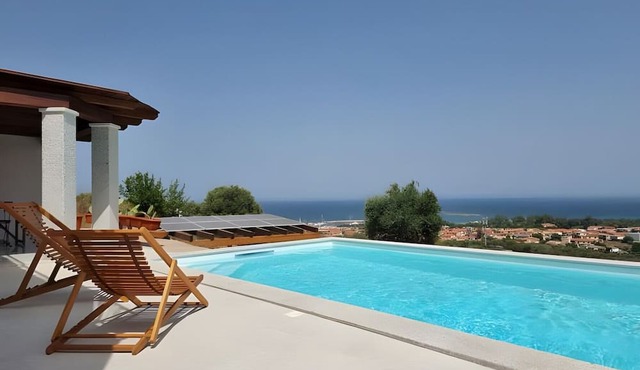 Villa dell’Asfodelo – Pool with Sea View, Wi-Fi & Air Conditioning
