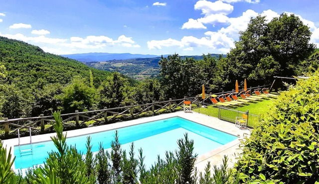 New! Papiano, character villa, private pool, great views, close to National Park