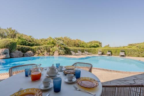 Villa Flor, Exclusive House with Pool in Stintino